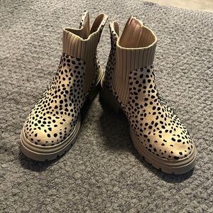 Blowfish Kids Boots in Tan and Black